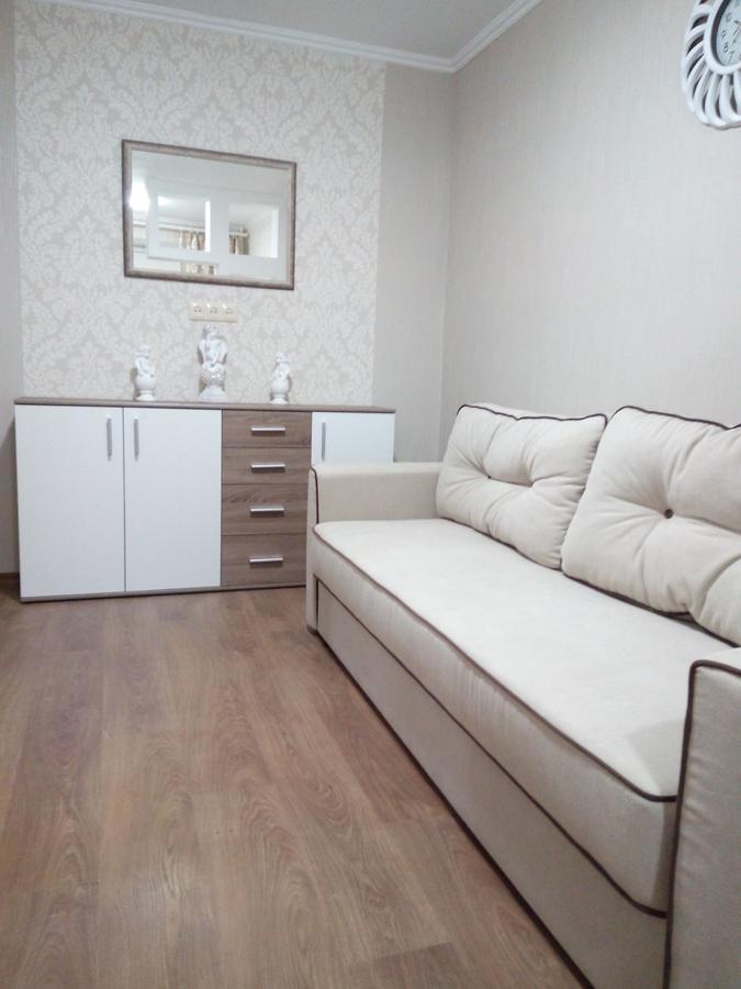 Two-bedroom apartment in the center Khmelʼnytsʼkyy Buitenkant foto
